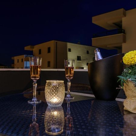 Vila White Trogir Bagian luar foto