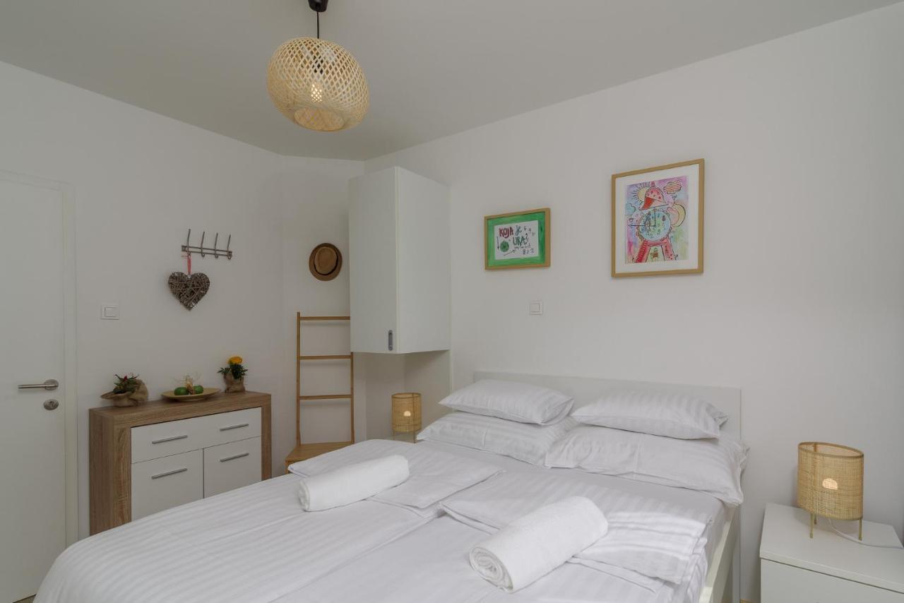 Vila White Trogir Bagian luar foto