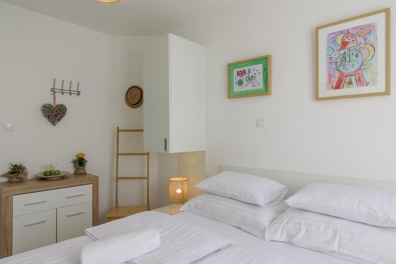 Vila White Trogir Bagian luar foto