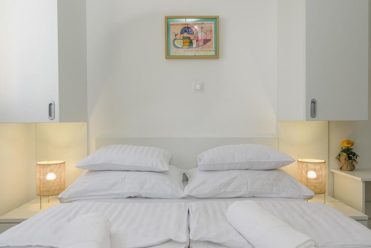 Vila White Trogir Bagian luar foto