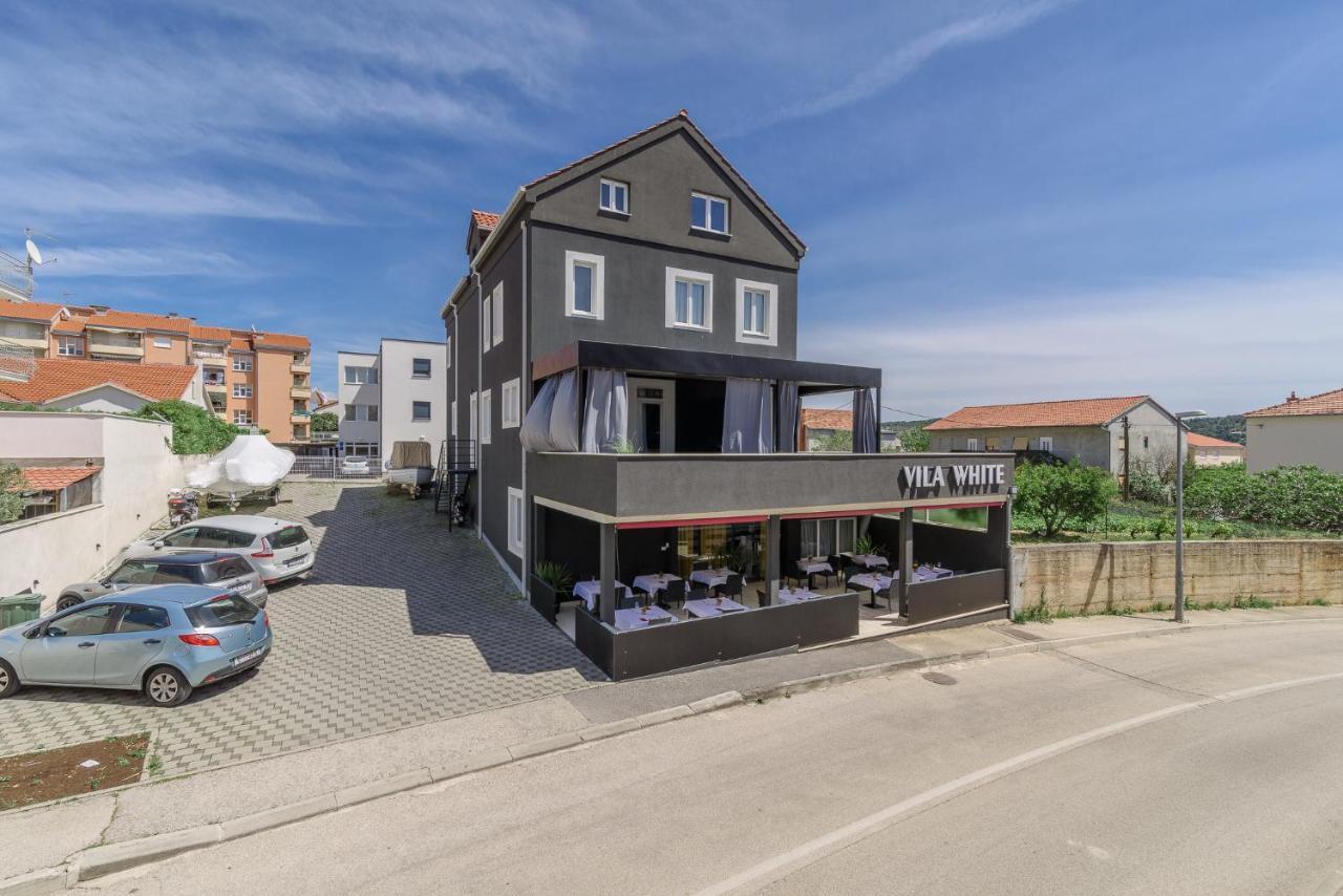 Vila White Trogir Bagian luar foto