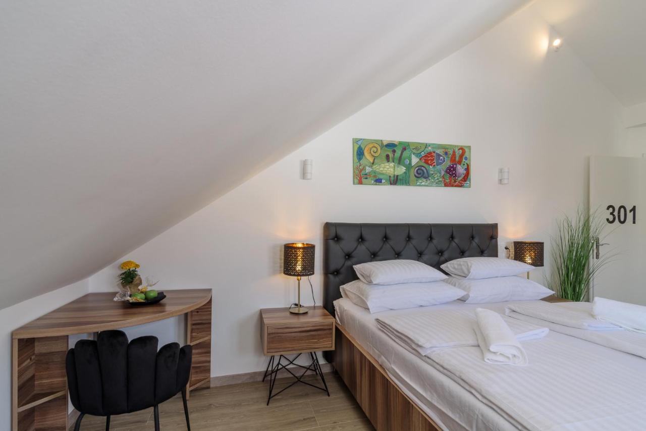 Vila White Trogir Bagian luar foto