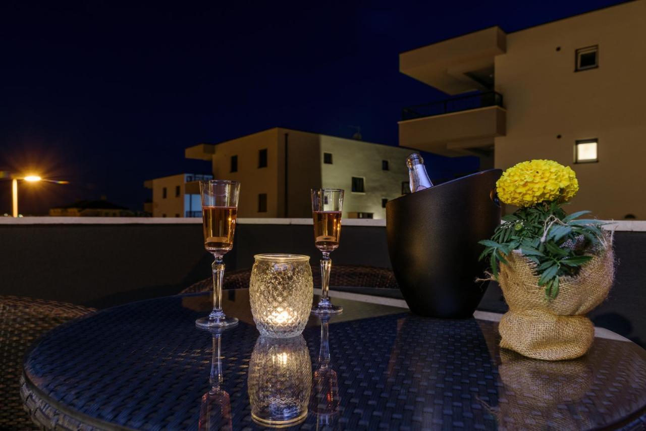 Vila White Trogir Bagian luar foto