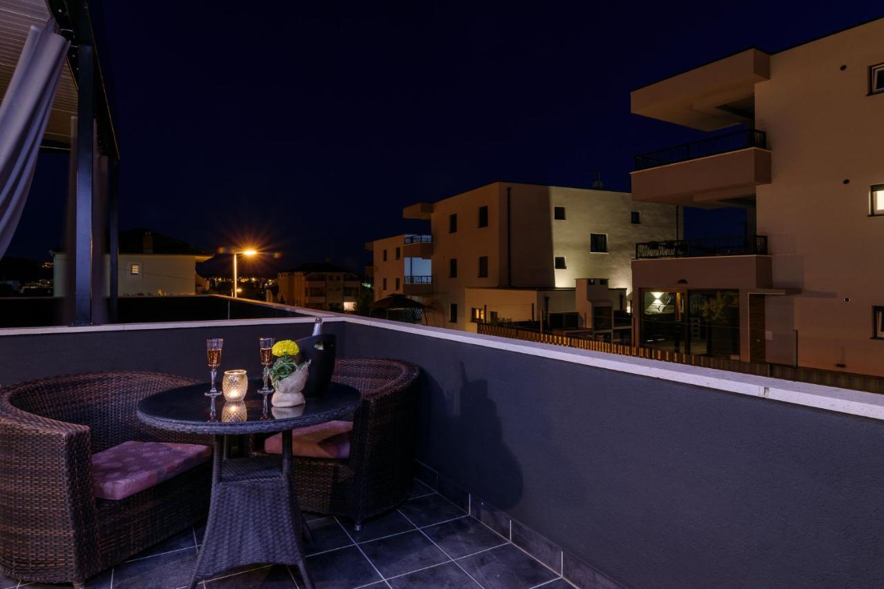 Vila White Trogir Bagian luar foto