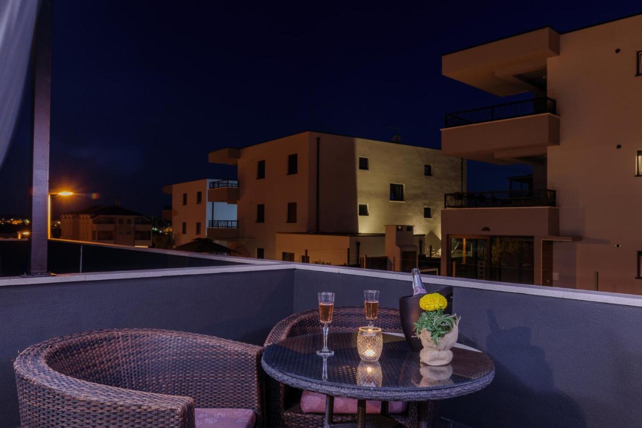 Vila White Trogir Bagian luar foto