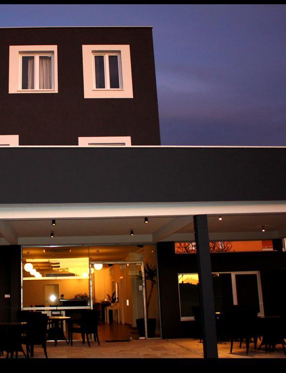 Vila White Trogir Bagian luar foto